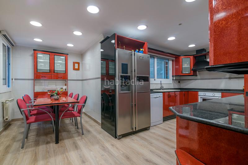 Foto 4b140b98-3175-4cdd-a362-ae4efc6052b5. Casa amb calefacció aparcament piscina a La Roureda Viladecans