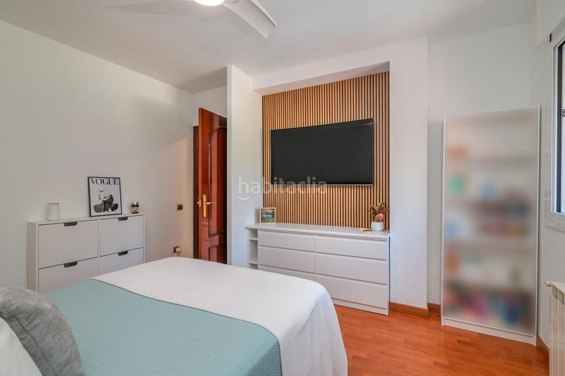 Foto 4ea9c1e3-4ec5-401c-aeb7-2db5ec18f019. Casa amb calefacció aparcament piscina a La Roureda Viladecans