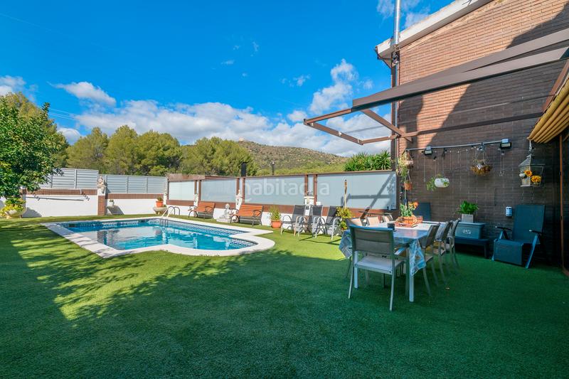 Foto 51f0923e-f165-4419-8ce2-80a88d5053d3. Casa amb calefacció aparcament piscina a La Roureda Viladecans