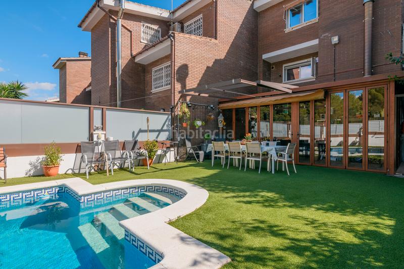 Foto 7aaf3d72-1884-456f-b1f7-87be9fdd9932. Casa amb calefacció aparcament piscina a La Roureda Viladecans