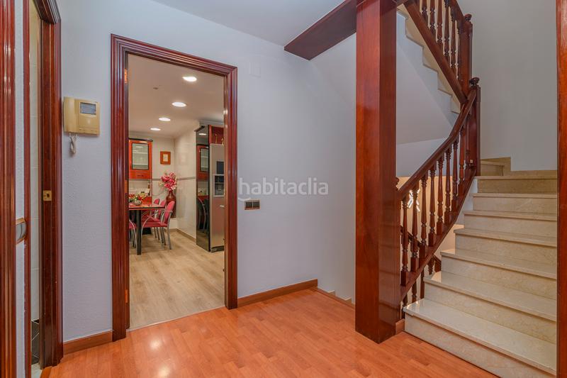 Foto 7b8ddec3-15c8-49f8-a61b-670126546025. Casa amb calefacció aparcament piscina a La Roureda Viladecans