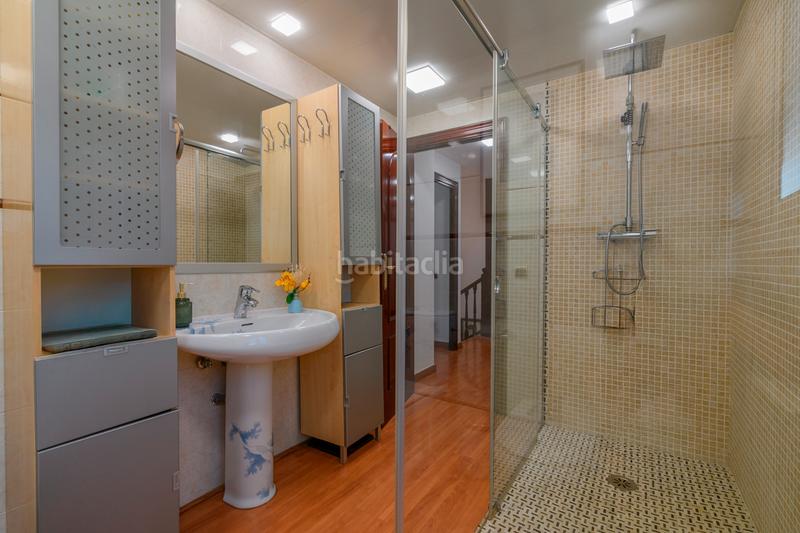 Foto 98d4103c-7388-46ab-afb0-56255d12fa12. Casa amb calefacció aparcament piscina a La Roureda Viladecans