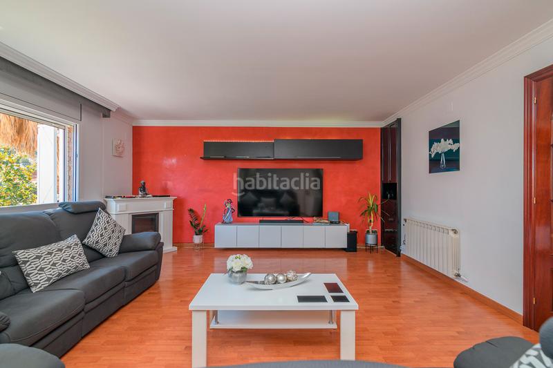 Foto 997fc7b2-d643-4303-a64e-6618f6ad2d89. Casa amb calefacció aparcament piscina a La Roureda Viladecans