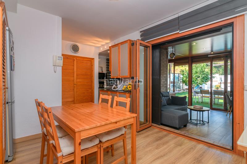 Foto a71f9765-d90b-4128-982c-653ef94c881f. Casa amb calefacció aparcament piscina a La Roureda Viladecans