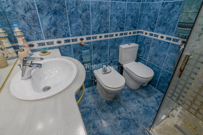 Foto ba6db78f-9880-49fc-882f-b6fb3fd89f4b. Casa amb calefacció aparcament piscina a La Roureda Viladecans