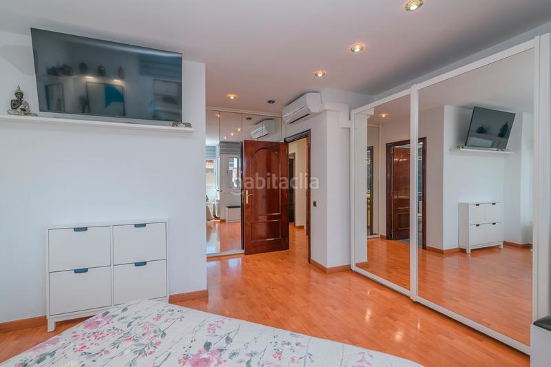 Foto cd93d0f4-6575-4a8e-92ad-e4c5ed0283dd. Casa amb calefacció aparcament piscina a La Roureda Viladecans