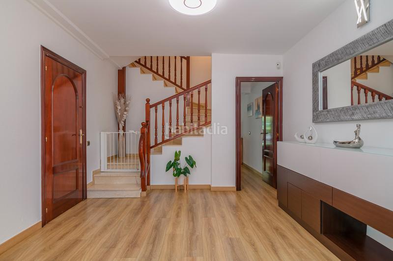 Foto d17e8f2d-6539-417b-9f08-c24460048833. Casa amb calefacció aparcament piscina a La Roureda Viladecans