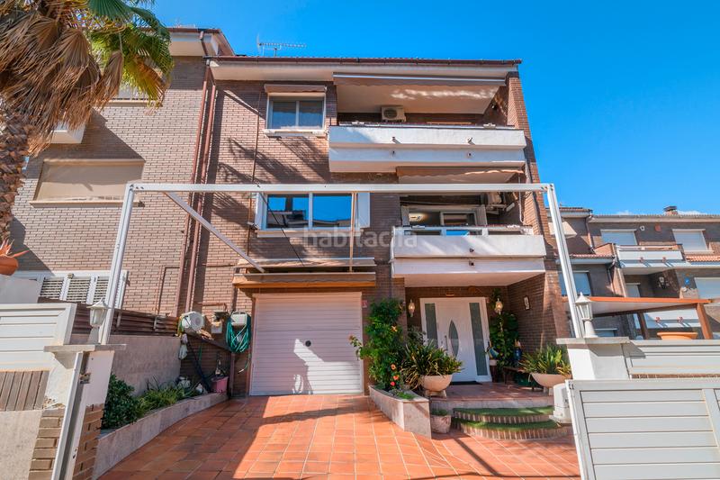 Foto e21af9cc-5fac-496c-9478-4e801da21ebd. Casa amb calefacció aparcament piscina a La Roureda Viladecans