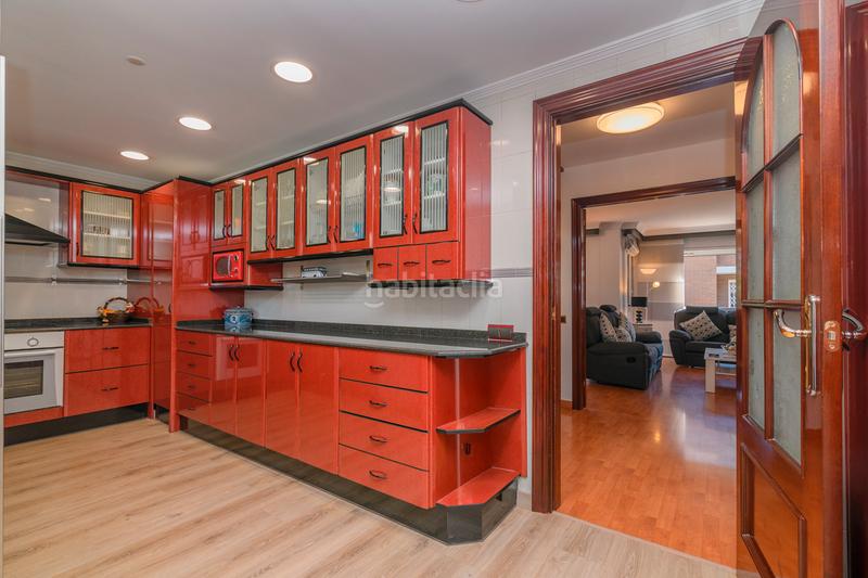 Foto e5d788dc-5867-4d48-904a-e0a1478ed6a0. Casa amb calefacció aparcament piscina a La Roureda Viladecans