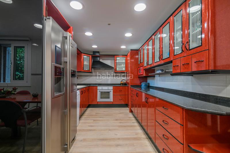 Foto eaadcc81-9dc5-4739-a7c9-783b2fa9abe8. Casa amb calefacció aparcament piscina a La Roureda Viladecans