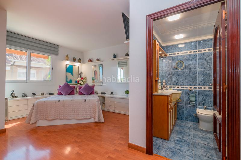 Foto fdedc80d-c008-46f3-a257-3a5d9b307a23. Casa amb calefacció aparcament piscina a La Roureda Viladecans