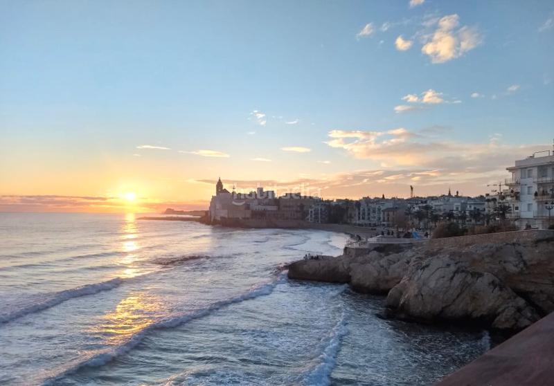 Foto b33e3da3-ed2c-4715-94ca-d6d32bee4b41. Pis amb calefacció a Centre Sitges