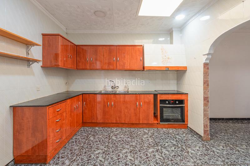 Foto 0fe000d5-5eca-4928-9a95-bcd17456436a. Casa amb calefacció aparcament a Els Canons - Les Orioles - Can Paulet Sant Boi de Llobregat