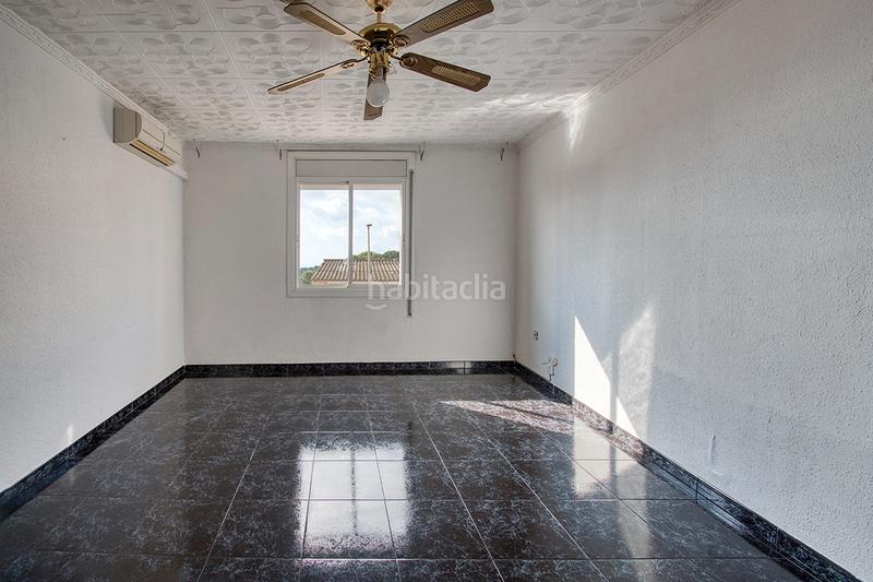 Foto bb855b8e-05fa-4a58-9c8d-fa3aaac2b261. Casa amb calefacció aparcament a Els Canons - Les Orioles - Can Paulet Sant Boi de Llobregat