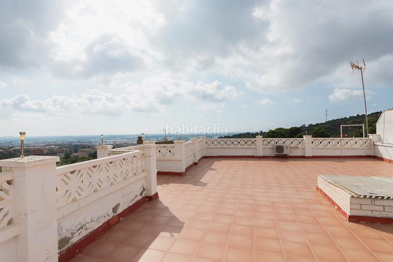 Foto cdbacde9-7cf1-4d09-a07e-d3f254d0b919. Casa amb calefacció aparcament a Els Canons - Les Orioles - Can Paulet Sant Boi de Llobregat