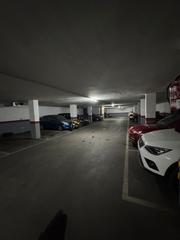 Aparcament cotxe  Plaça de salvador espriu. Plaza de parking en pleno corazón de viladecans