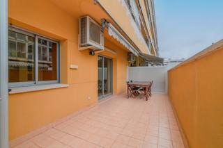 Planta baixa  Avinguda del segle xxi. Vivienda con terraza a nivel de 25m²