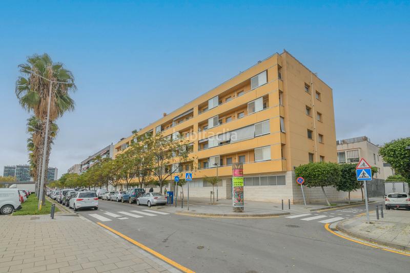 Foto e0f1346e-fb02-4fa1-a468-57c8004957cc. Planta baixa amb calefacció aparcament a Vilamarina Viladecans