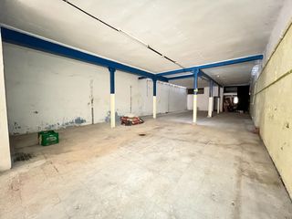 Local Comercial en Vinyets-Molí Vell. Local diáfano