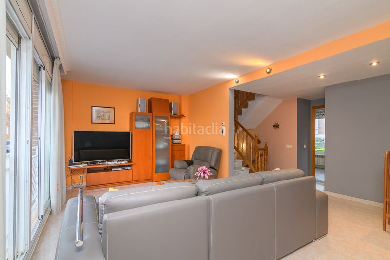 Foto 4bbd5f5c-9143-4346-9176-1ffc16b9ebf1. Casa amb calefacció a Torrent Ballester Viladecans