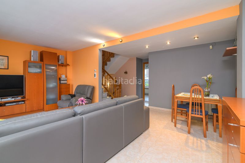 Foto cd63c856-d990-4814-bed5-1751f6293b47. Casa amb calefacció a Torrent Ballester Viladecans