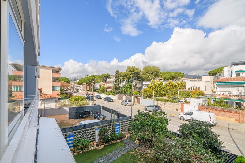 Foto a1a0e465-861e-421f-84b1-8a4649ddbbf1. Pis a Lluminetes Castelldefels