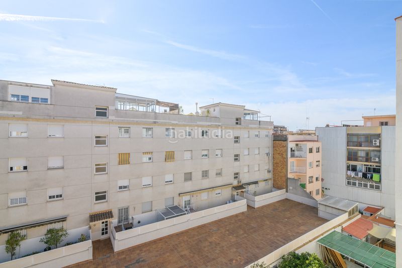 Foto 990c9821-7263-42ac-ab0d-79505c2dd498. Àtic a Centre Viladecans