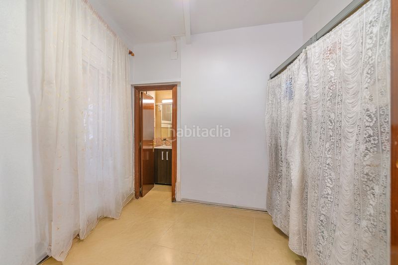 Foto 2a0a1edb-51db-494f-bcd4-a60cd606c1f6. Edificio  para inversión en Sant Vicenç dels Horts