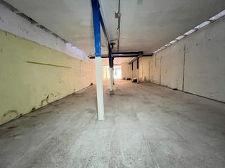 Lloguer Local Comercial a Vinyets-Molí Vell. Local espacioso en vinyets