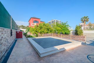 Casa  Carrer de la ginesta. Exclusiva casa a 4 vientos en albarrosa con piscina privada y re