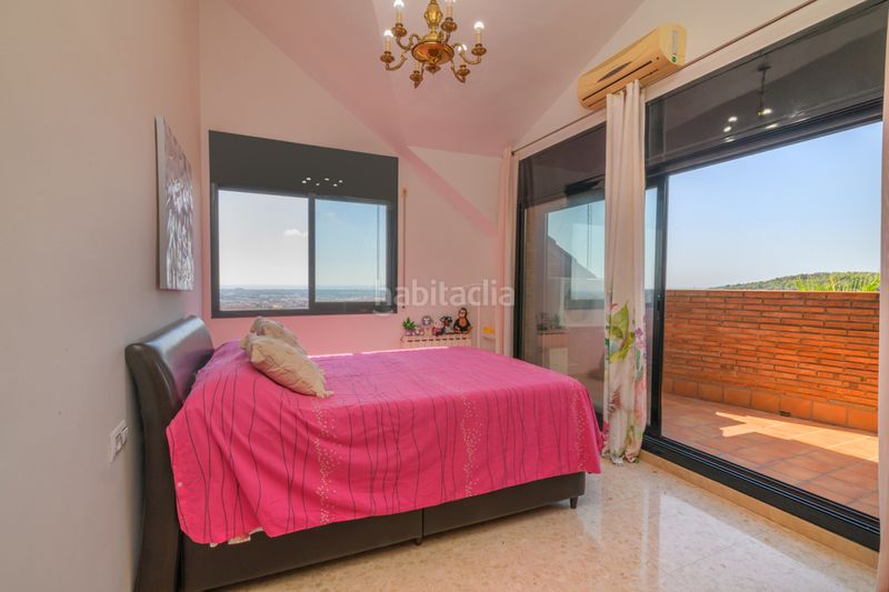 Foto 14ac0033-8cb6-426b-9e6a-2a1ebb7da0a4. Casa amb aparcament piscina a Torrent Ballester Viladecans