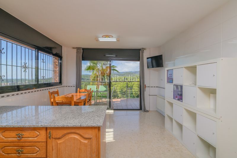 Foto 20182b9c-67c4-49f9-8755-31db941e7a96. Casa amb aparcament piscina a Torrent Ballester Viladecans