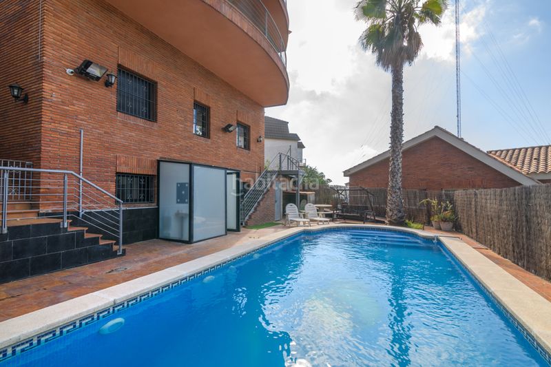 Foto 58621d58-0de8-49a4-a92d-5aa7b4d5e9bc. Casa amb aparcament piscina a Torrent Ballester Viladecans