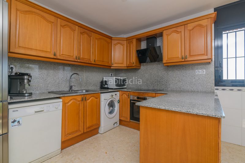 Foto c347037e-25ae-4a32-8b23-43f8ef508ab8. Casa amb aparcament piscina a Torrent Ballester Viladecans