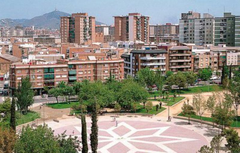 Foto ee8135b8-925b-4d4f-ba65-6e60fd3d461f. Pis amb calefacció a La Gavarra Cornellà de Llobregat