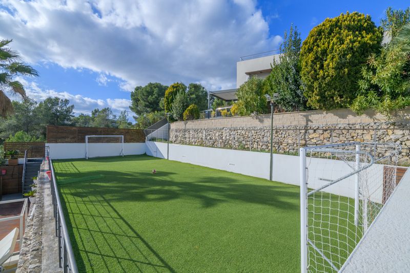 Foto 524fca1b-dbd0-4a97-95d9-d403b2d113cb. Casa amb aparcament piscina a Can Girona - Terramar - Vinyet Sitges