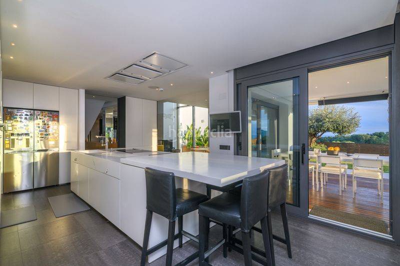 Foto b402f7b7-d140-4a9e-90bd-3eefdd53515c. Casa amb aparcament piscina a Can Girona - Terramar - Vinyet Sitges