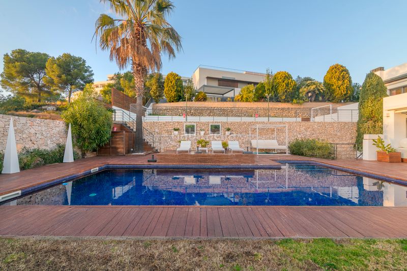 Foto d754dd31-aec9-4db9-8a47-4aa5a8ba6cfe. Casa amb aparcament piscina a Can Girona - Terramar - Vinyet Sitges
