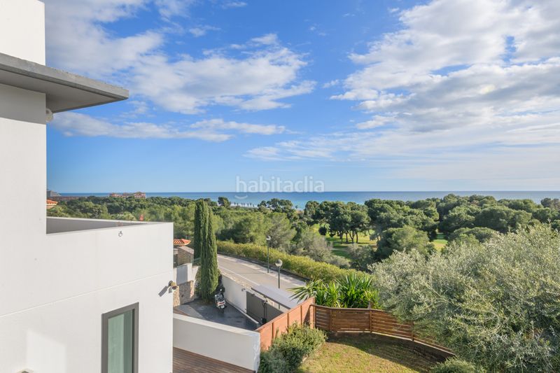 Foto efdd99e7-58fa-43a4-b9c3-9b238563f45a. Casa amb aparcament piscina a Can Girona - Terramar - Vinyet Sitges