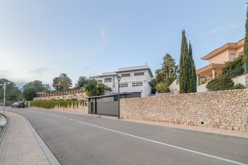Foto fbebab93-abae-49ff-b70b-9ee7dc68bf90. Casa amb aparcament piscina a Can Girona - Terramar - Vinyet Sitges