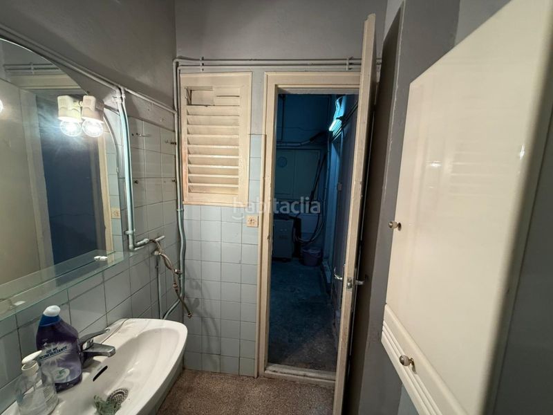 Foto b08bc9bc-c504-4f27-b65d-55215a4fad49. Local comercial a Passeig Maragall Gavà