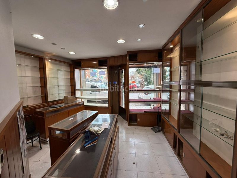 Foto b5ae4d2c-307c-4801-9481-b275a899cb3e. Local comercial a Passeig Maragall Gavà