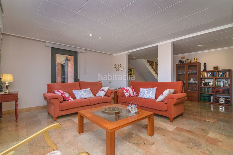 Foto b308f1b0-2c24-489c-9403-888ac09734be. Casa amb aparcament piscina a La Sentiu Gavà