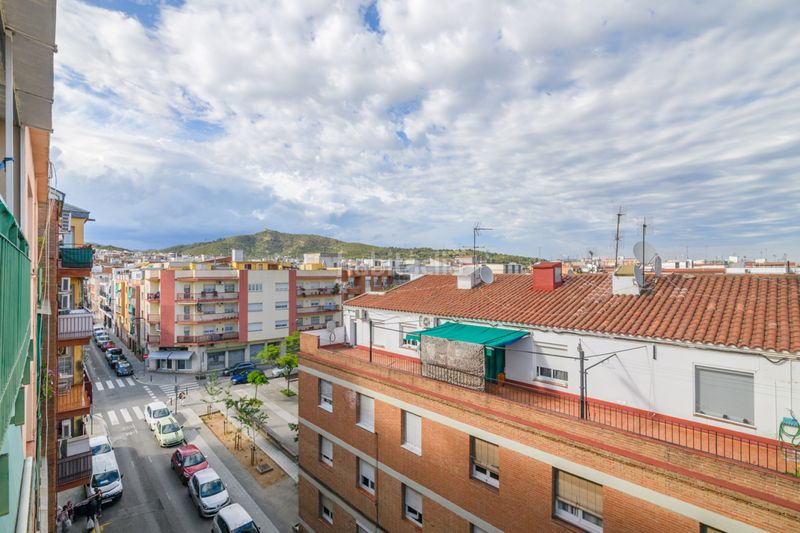 Foto 97946590-6a52-4125-8ee2-7fcf35a57cf3. Àtic amb calefacció a Centre Viladecans