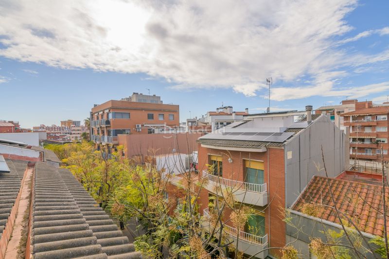 Foto 0d53a615-3727-4bb0-8de7-2f6e849b987a. Àtic a Centre Viladecans
