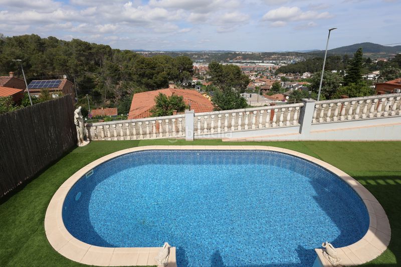 Foto cec5c781-12ff-48c7-b44c-b9c7b901badd. Casa amb calefacció aparcament piscina a Sant Andreu de la Barca