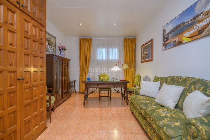 Foto 0acb8e3e-6c3d-4327-b568-c39dd4a3d218. Casa amb aparcament a Vilamarina Viladecans