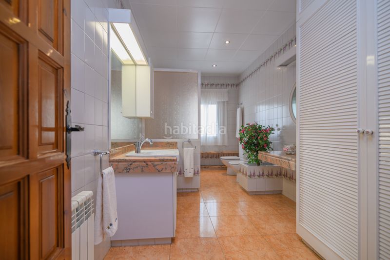 Foto 144aed20-a97b-466e-9b73-a269fc7404e1. Casa amb aparcament a Vilamarina Viladecans
