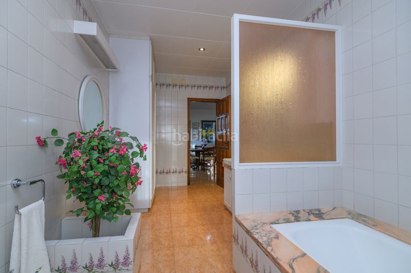Foto 2a96f5a2-f849-4b82-bad8-54dc05efcd2c. Casa amb aparcament a Vilamarina Viladecans