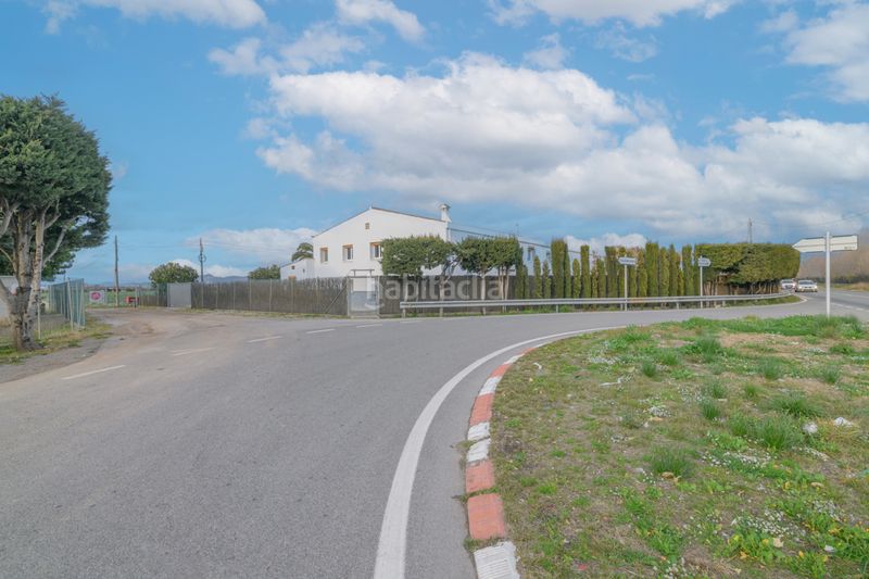 Foto b0efdc4c-8194-4d63-9010-63230febaebe. Casa amb aparcament a Vilamarina Viladecans